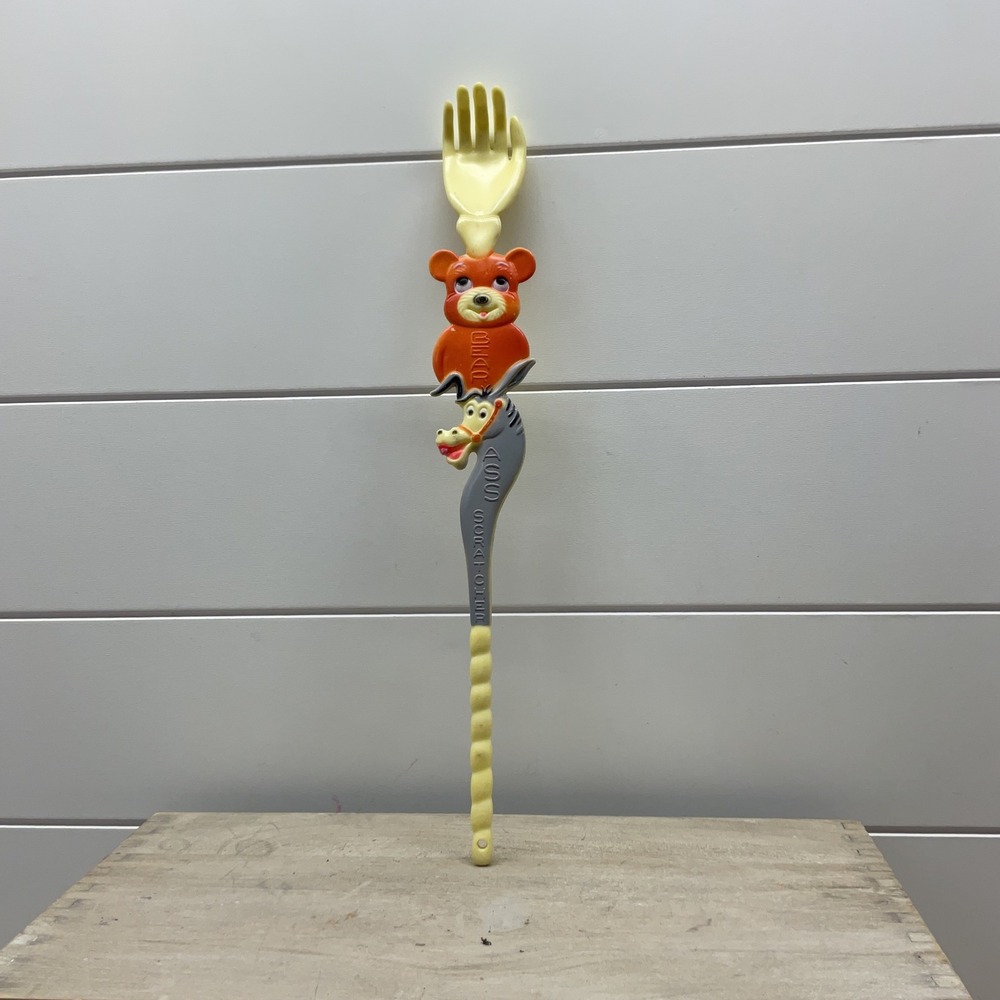 Vintage Bear Ass Scratcher Novelty Plastic Back Scratcher Hong Kong Kitsch 15"